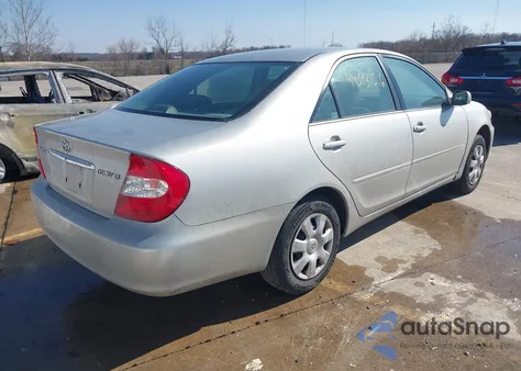 2004 Toyota Camry Le z USA, uszkodzony, nr VIN 4T1BE32K54U371529